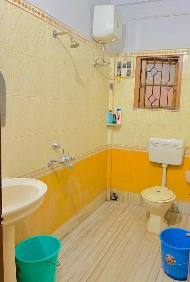 Spacious Apt With Antique Furniture ,Ac & Kitchen Kalkutta Exterior foto